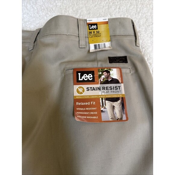 Lee Relaxed Fit Flat Front Khaki Pants Men's 34x32 NWT Stain Wrinkle Resistant - Picture 2 of 5